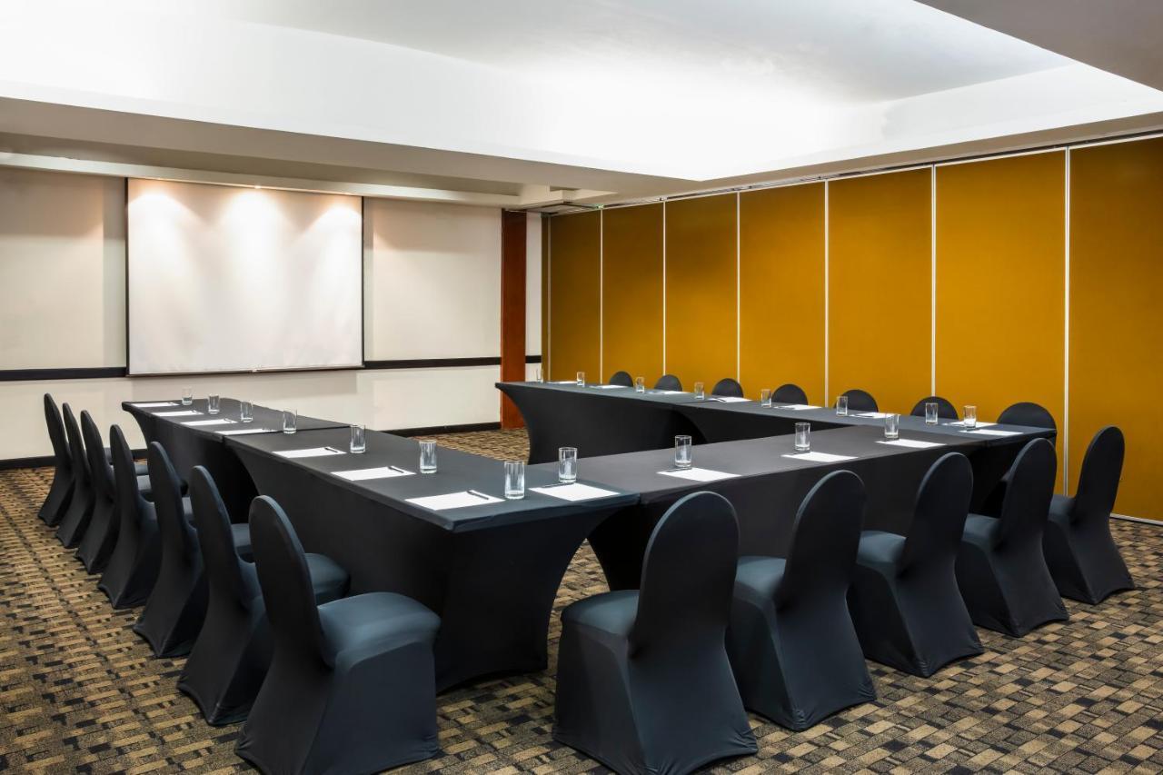Fiesta Inn Express San Luis Potosi Oriente Екстериор снимка