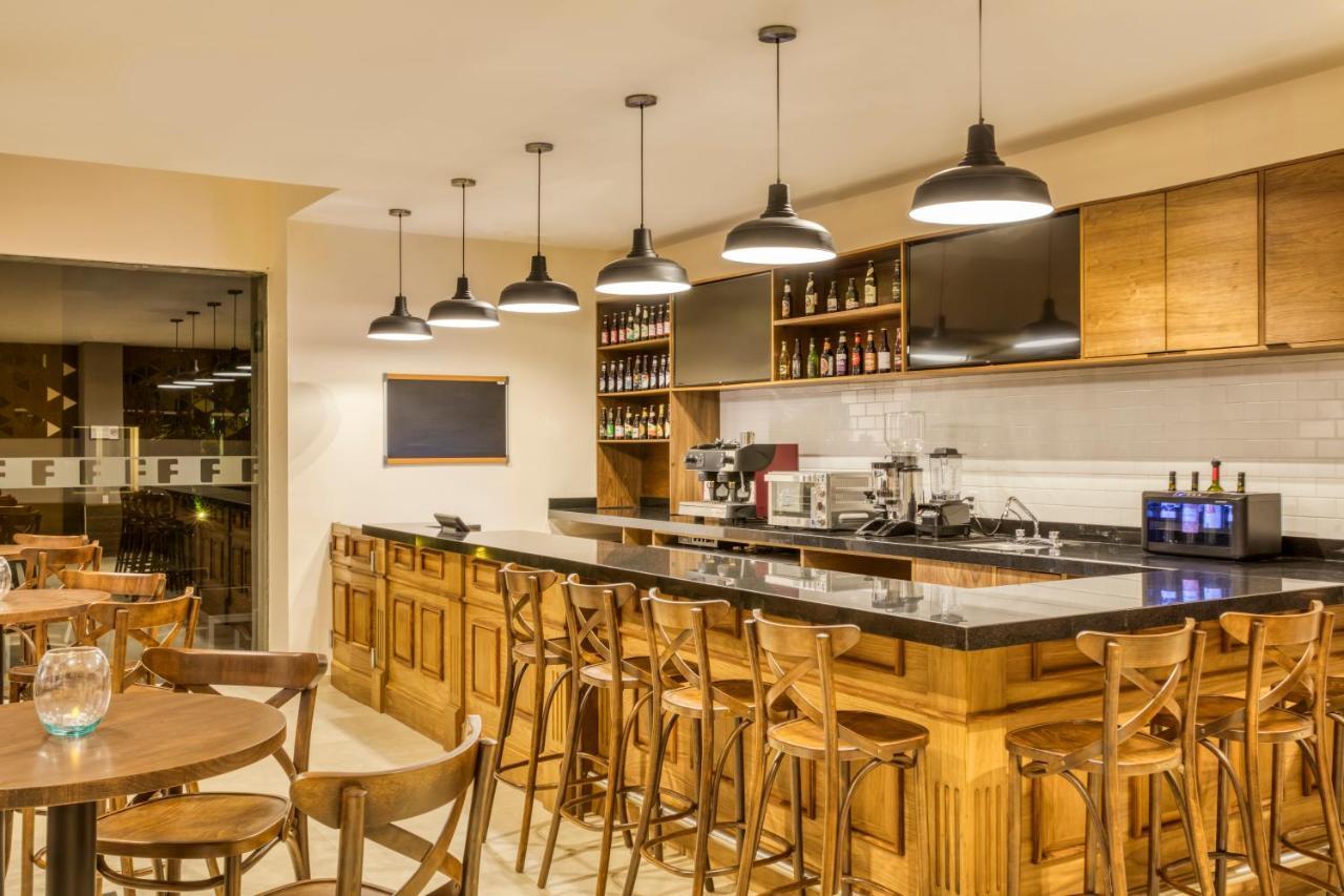 Fiesta Inn Express San Luis Potosi Oriente Екстериор снимка