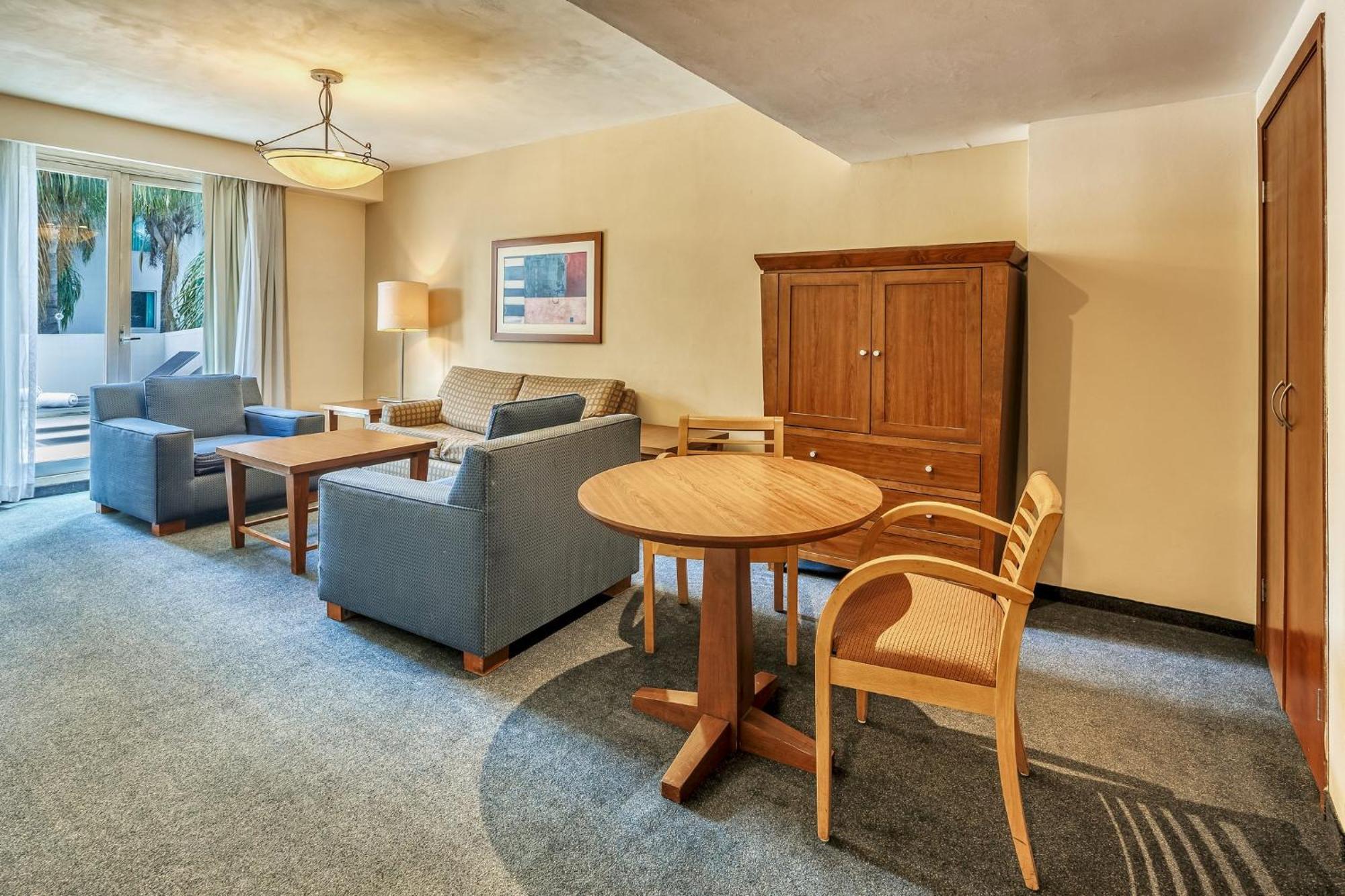 Fiesta Inn Express San Luis Potosi Oriente Екстериор снимка