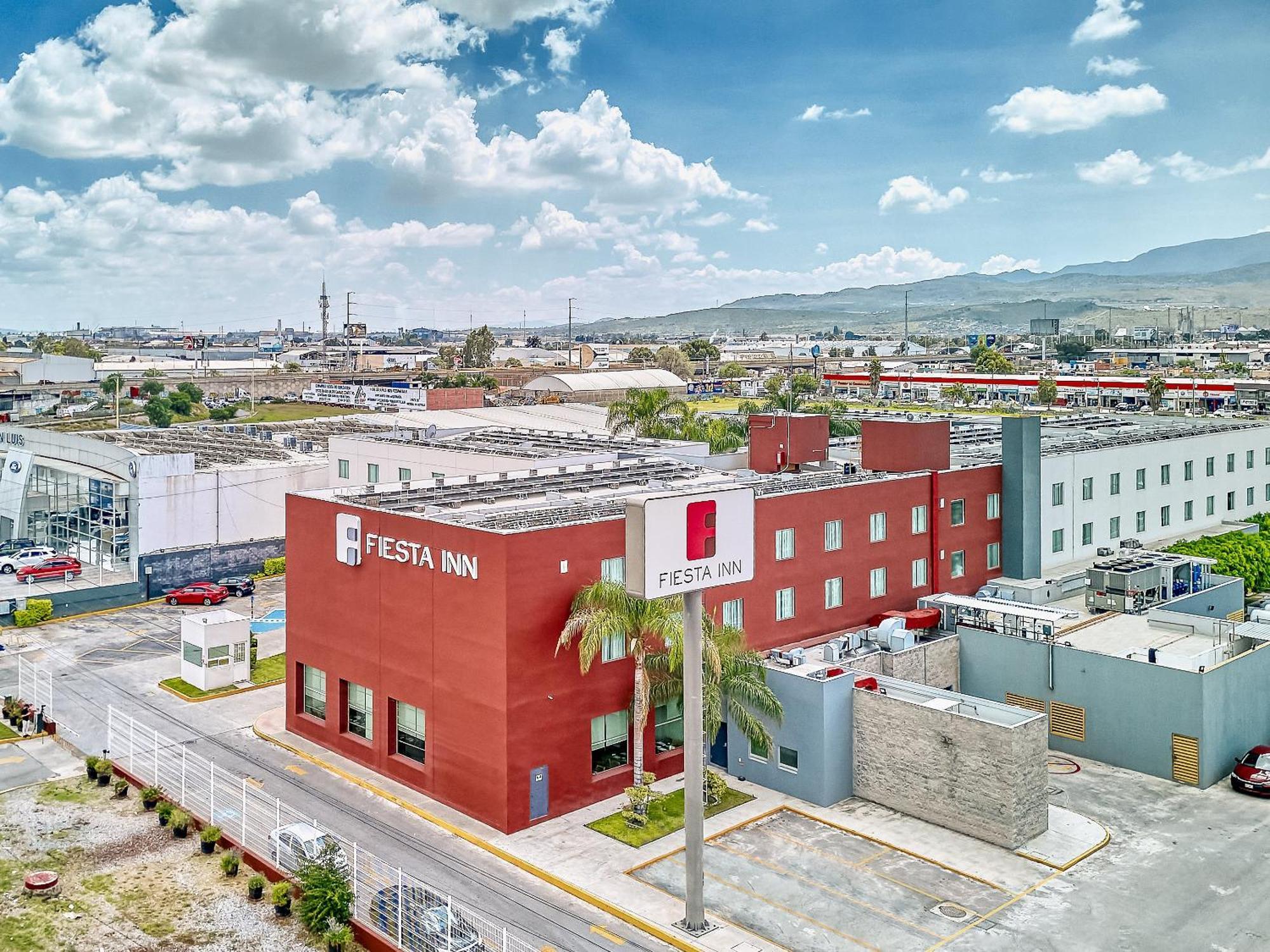 Fiesta Inn Express San Luis Potosi Oriente Екстериор снимка