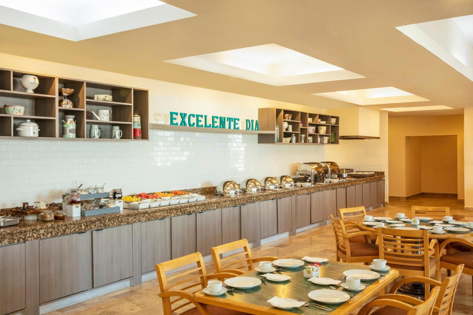 Fiesta Inn Express San Luis Potosi Oriente Екстериор снимка