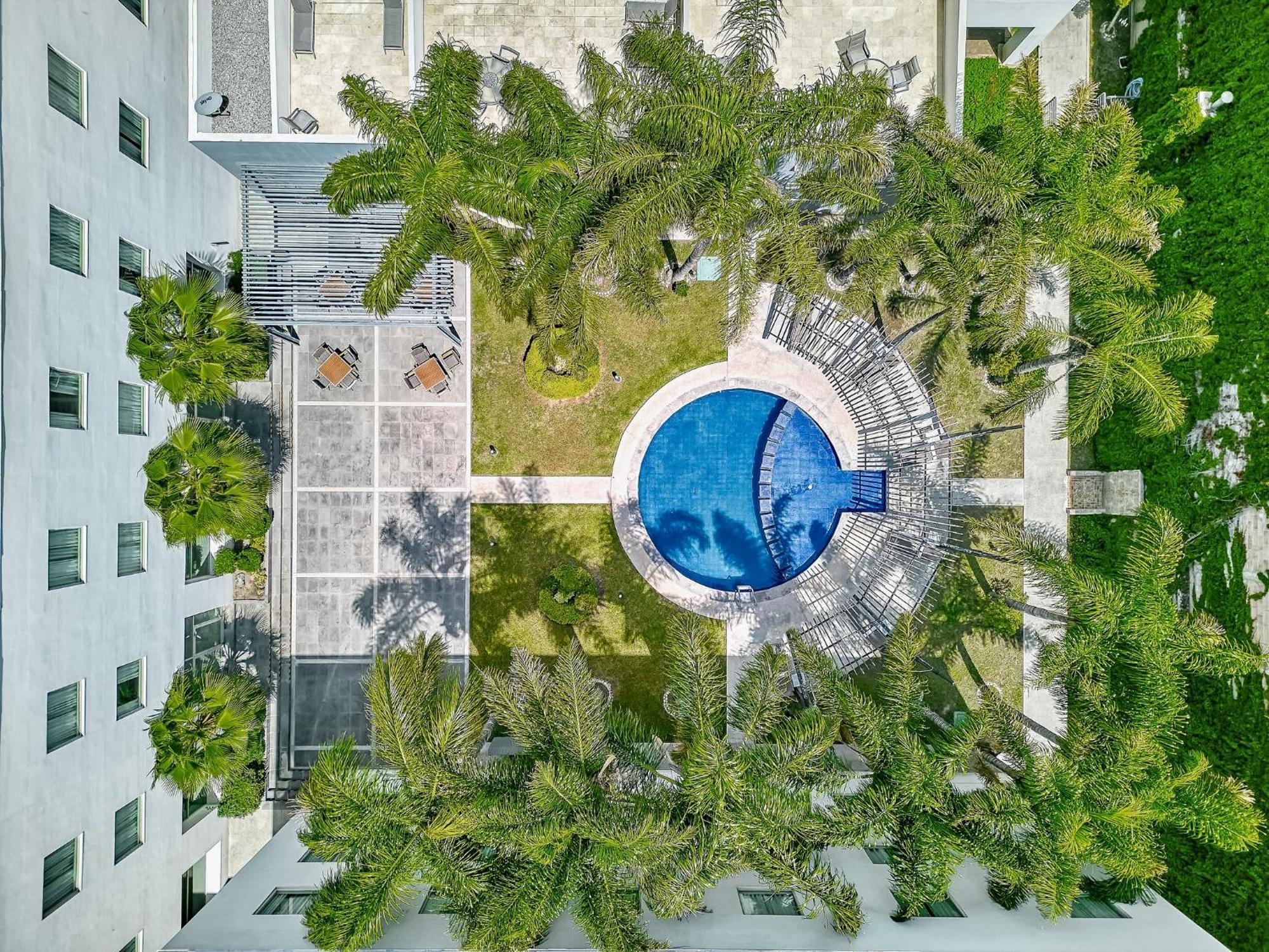 Fiesta Inn Express San Luis Potosi Oriente Екстериор снимка