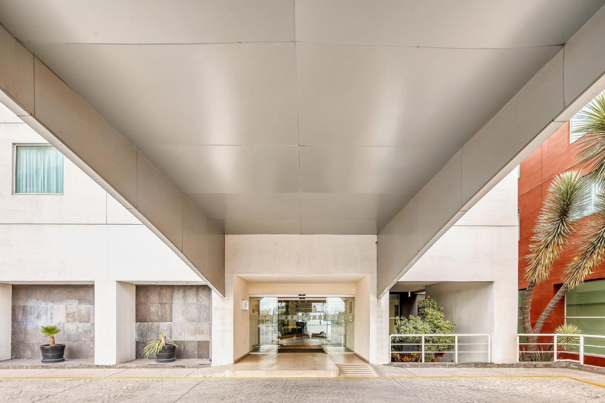 Fiesta Inn Express San Luis Potosi Oriente Екстериор снимка