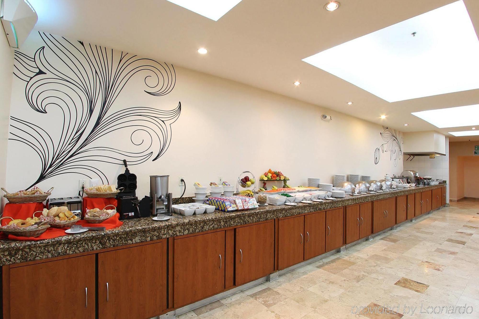 Fiesta Inn Express San Luis Potosi Oriente Екстериор снимка