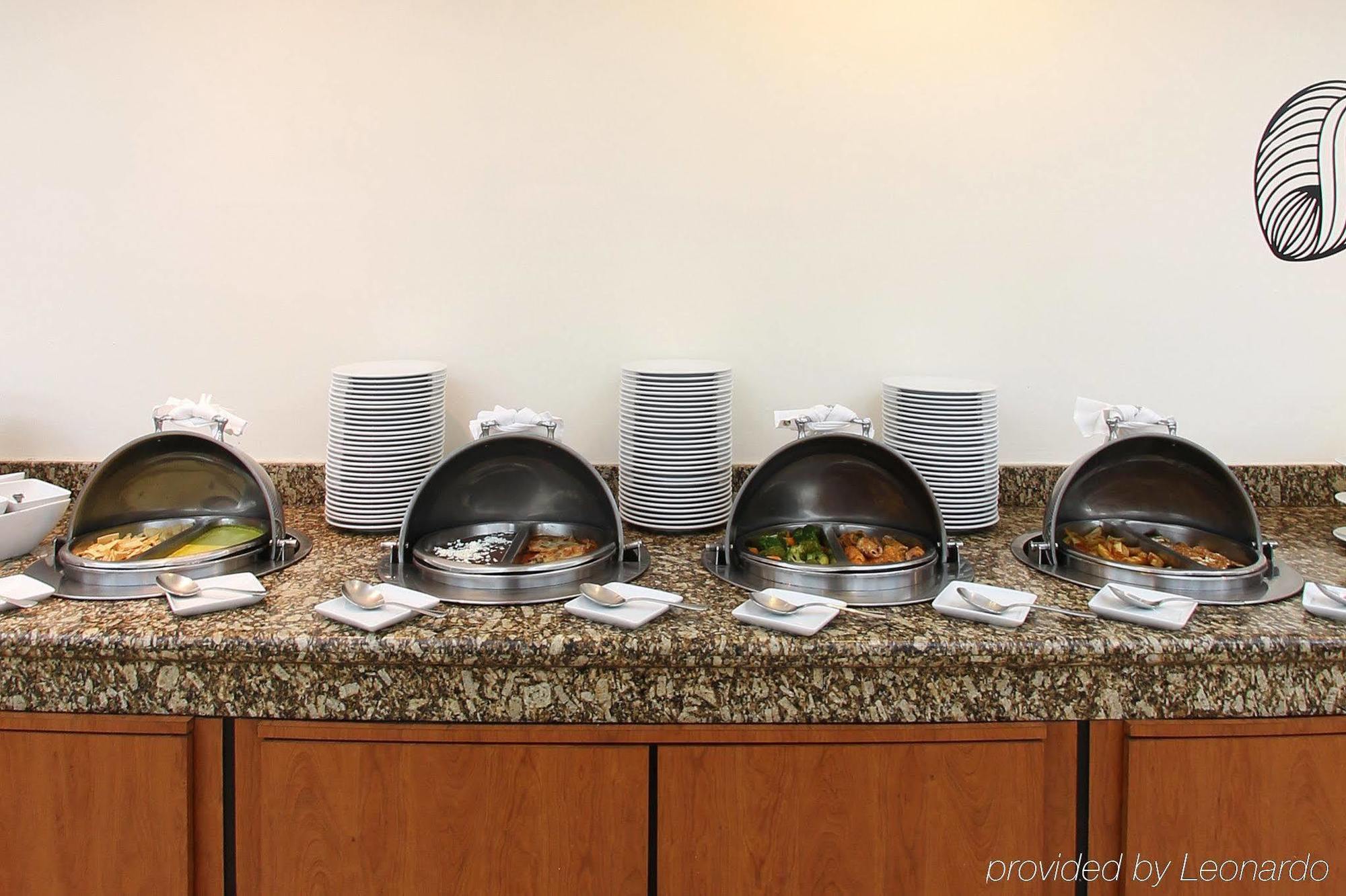 Fiesta Inn Express San Luis Potosi Oriente Екстериор снимка
