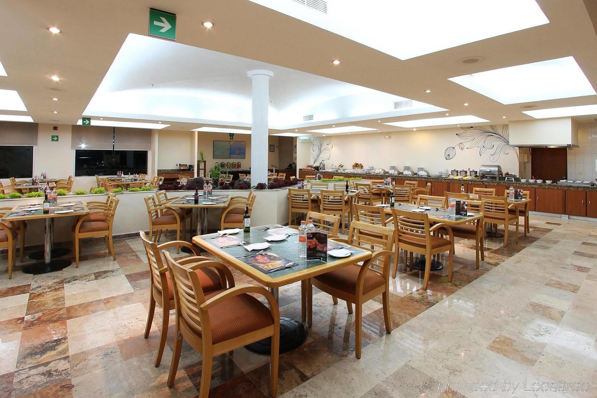 Fiesta Inn Express San Luis Potosi Oriente Екстериор снимка