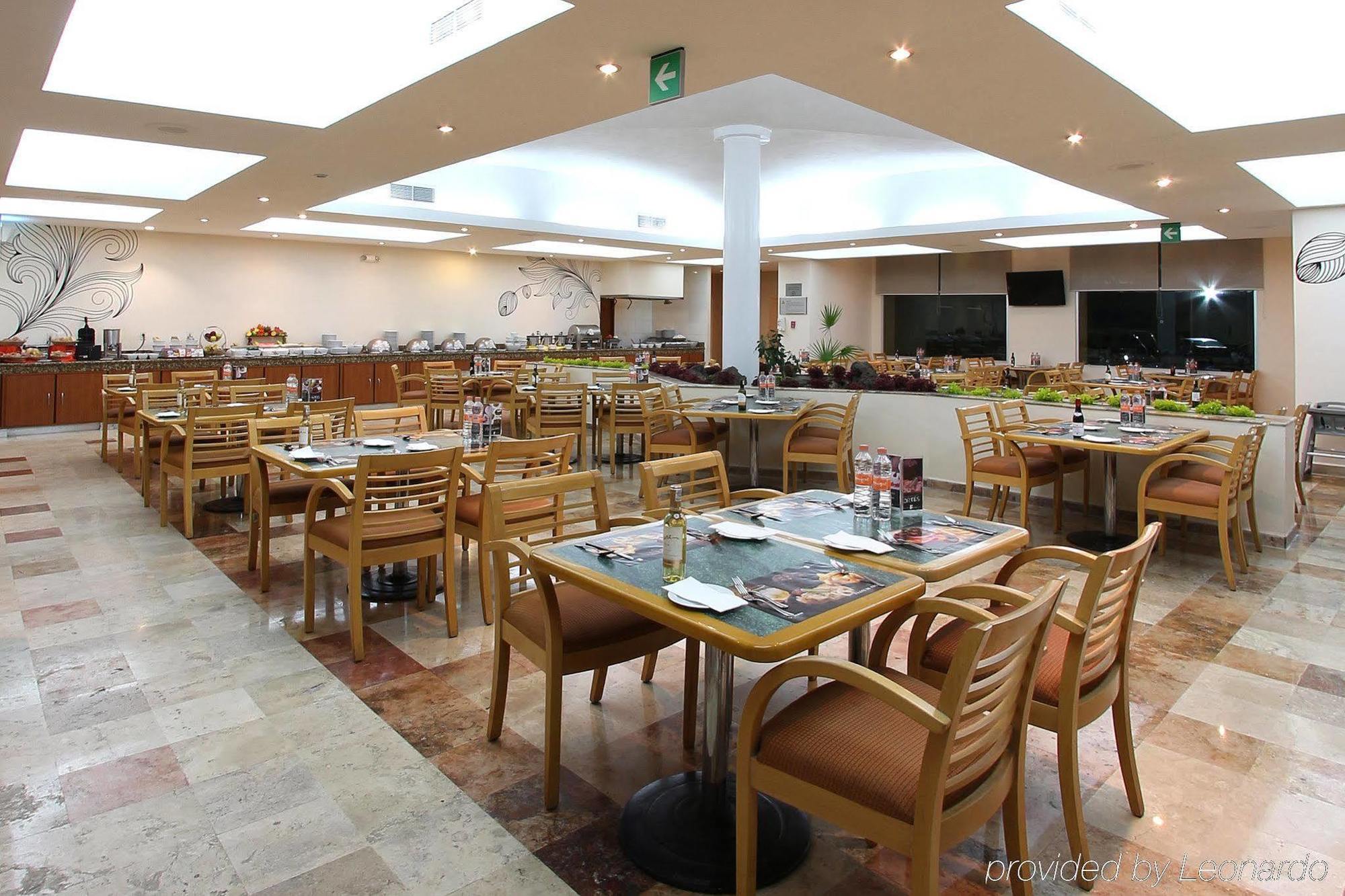 Fiesta Inn Express San Luis Potosi Oriente Екстериор снимка