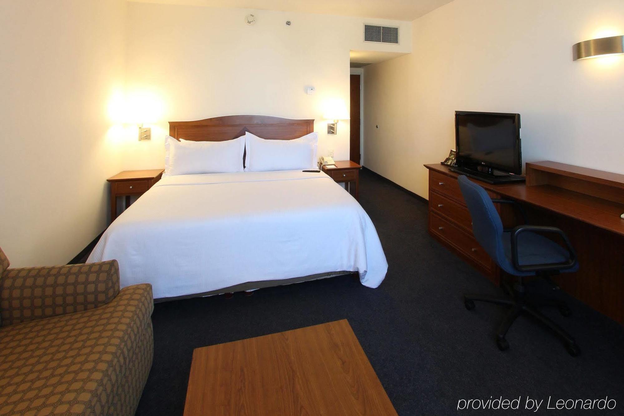 Fiesta Inn Express San Luis Potosi Oriente Екстериор снимка