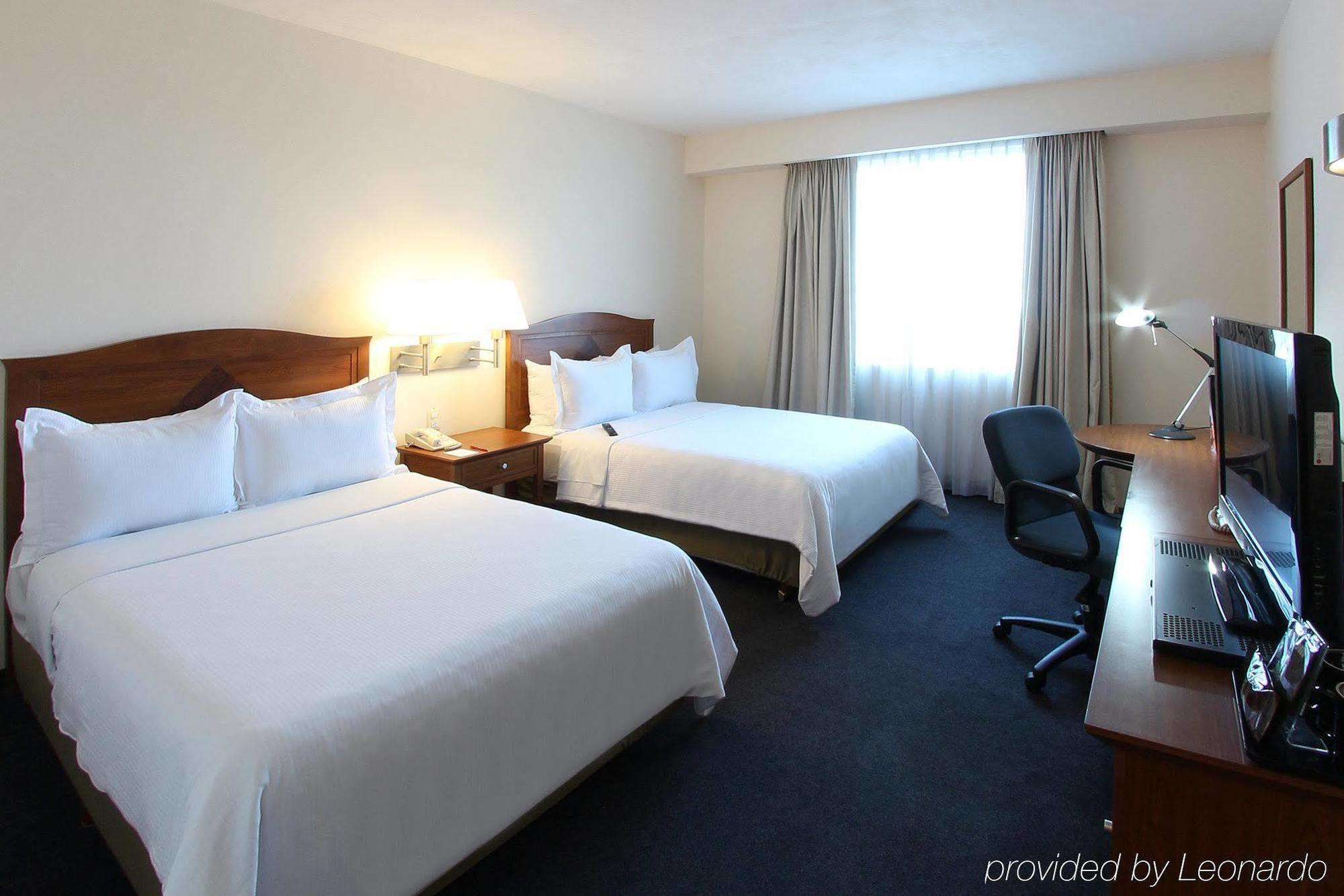 Fiesta Inn Express San Luis Potosi Oriente Екстериор снимка