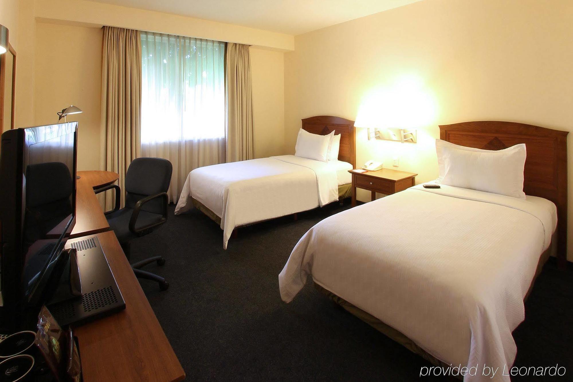 Fiesta Inn Express San Luis Potosi Oriente Екстериор снимка
