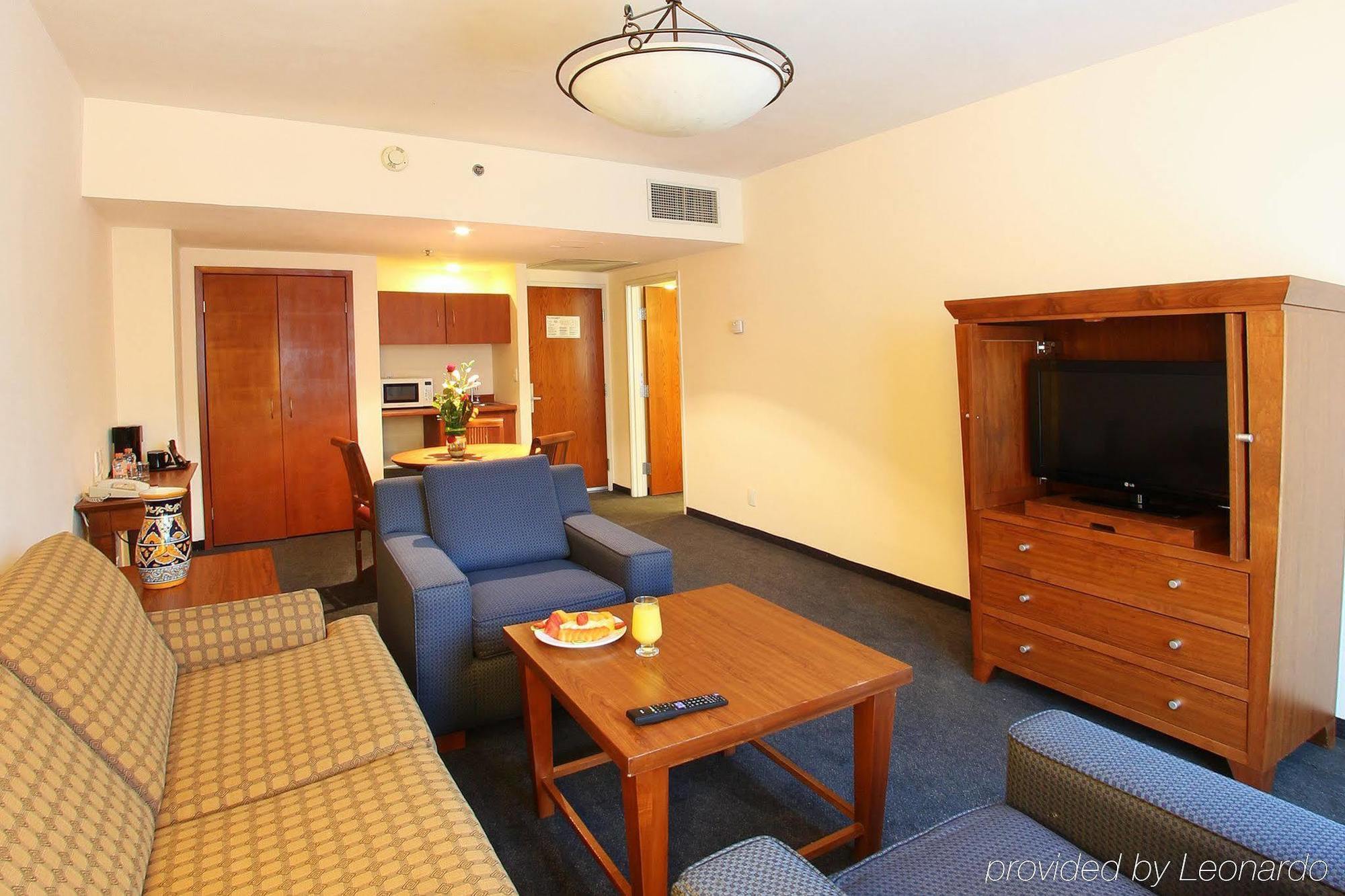 Fiesta Inn Express San Luis Potosi Oriente Екстериор снимка