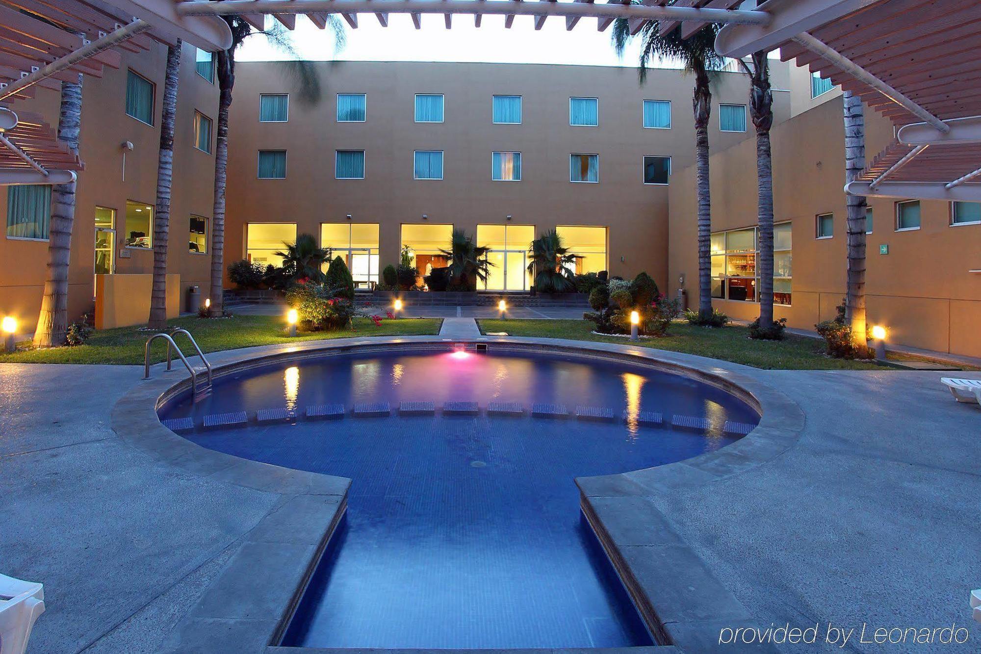 Fiesta Inn Express San Luis Potosi Oriente Екстериор снимка