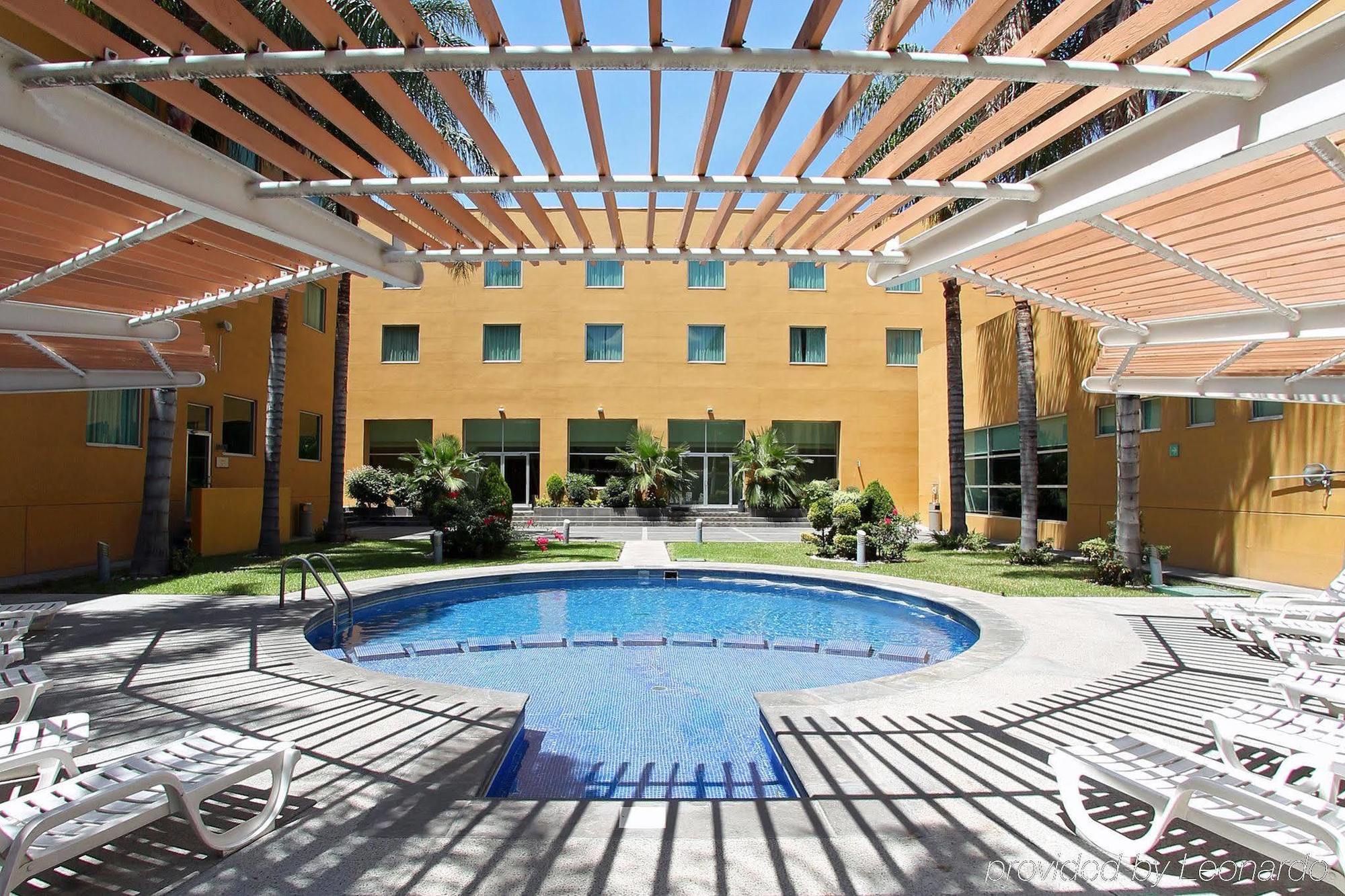 Fiesta Inn Express San Luis Potosi Oriente Екстериор снимка