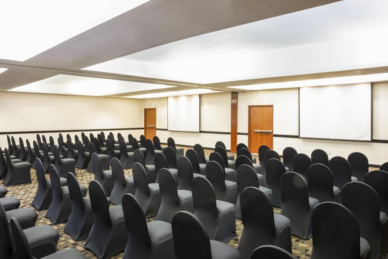 Fiesta Inn Express San Luis Potosi Oriente Екстериор снимка